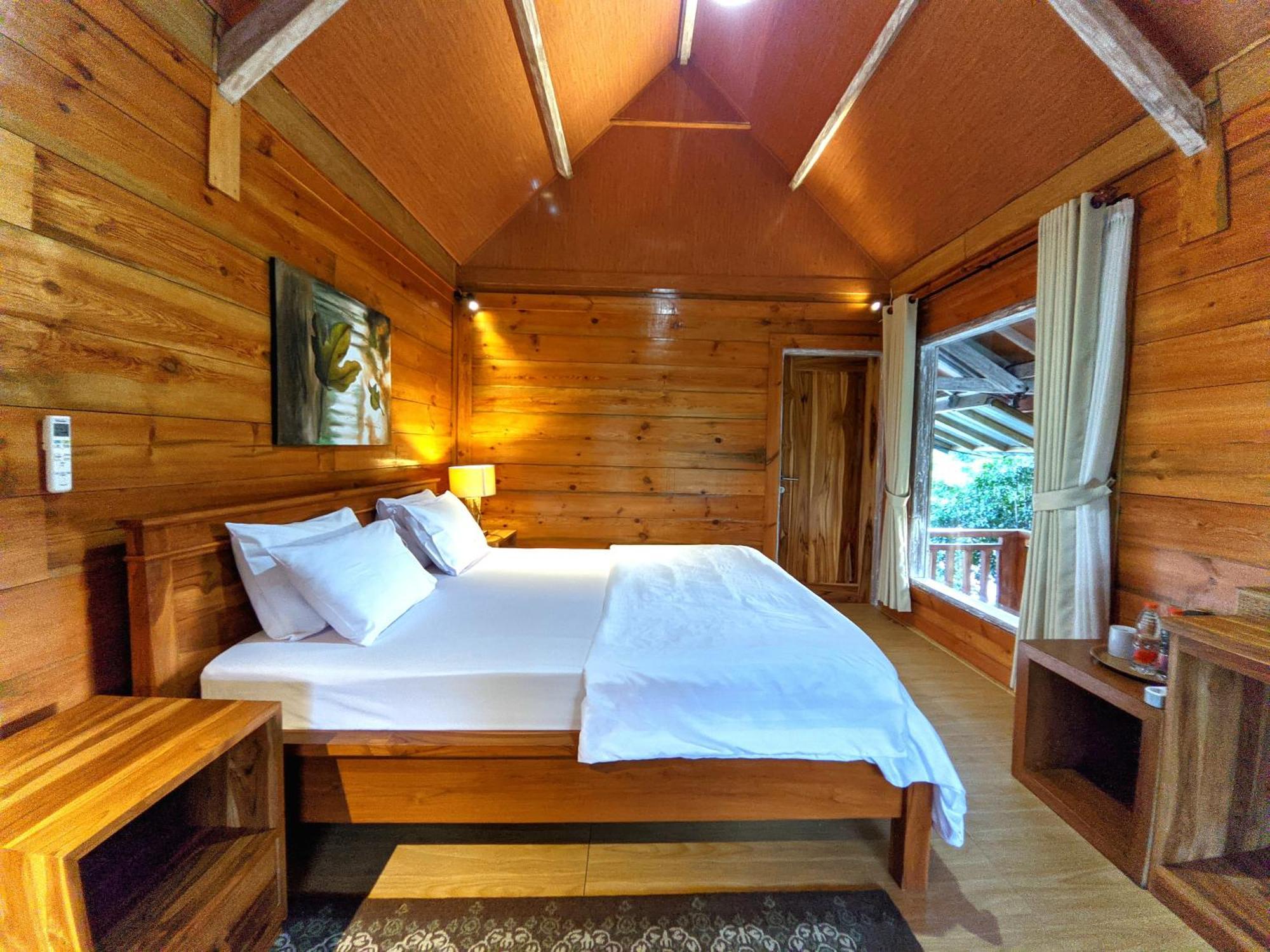 Peraja Bungalows Loyok Sangyang Phòng bức ảnh